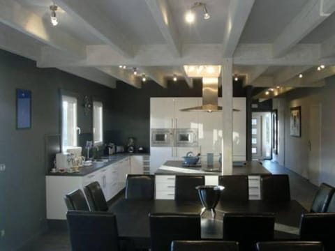 Beautiful villa with heated outdoor pool Villa in Manhay