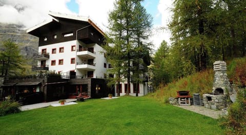 Ski Retreat, Slopes of Cervinia Apartment in Breuil-Cervinia