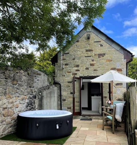 The Stables: Detached Cottage with Private Garden & Hot Tub Vacation rental in Saint Austell