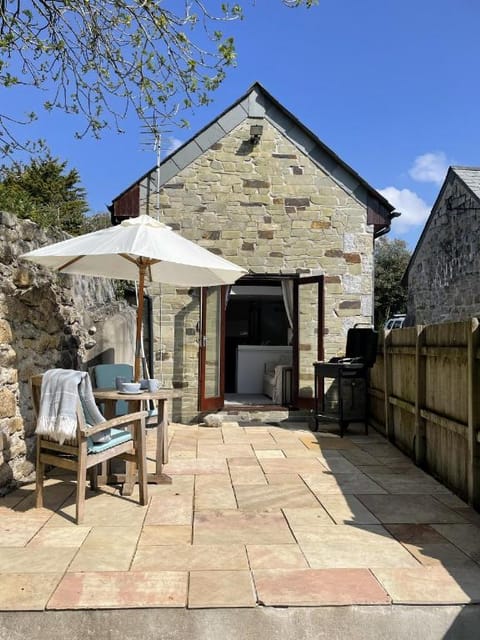The Stables: Detached Cottage with Private Garden & Hot Tub Vacation rental in Saint Austell
