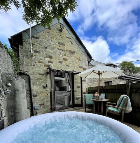 The Stables: Detached Cottage with Private Garden & Hot Tub Vacation rental in Saint Austell