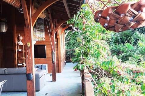 Nature caraïbe lodge à Deshaies face à la mer 3 ch Villa in Auvergne-Rhône-Alpes