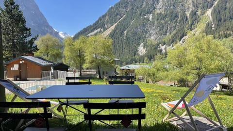 Appartement cosy type chalet avec piscine au pied des pistes et superbe vue panoramique Vacation rental in Pralognan-la-Vanoise