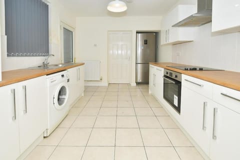 Townhouse @ Hall O Shaw Street Crewe Bed and Breakfast in Crewe