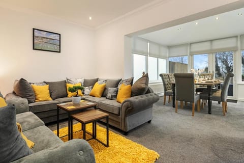 Plas Gwyn - Large Cottage Walk to Beach Vacation rental in Saundersfoot