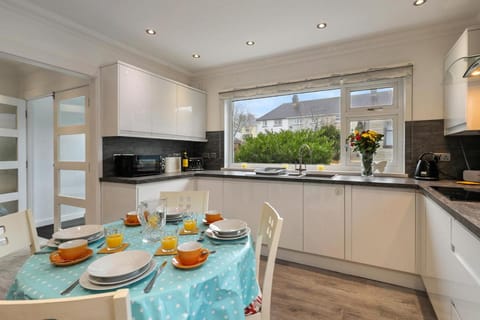 Plas Gwyn - Large Cottage Walk to Beach Vacation rental in Saundersfoot
