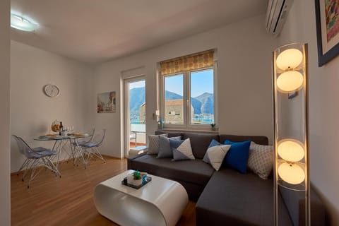 Apartment Phillipa Apartment in Dobrota