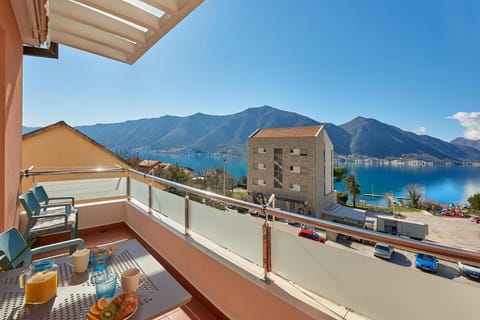 Apartment Phillipa Apartment in Dobrota