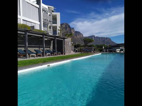 Camps Bay studio apartment - luxurious with stunning sea view Apartment in Camps Bay