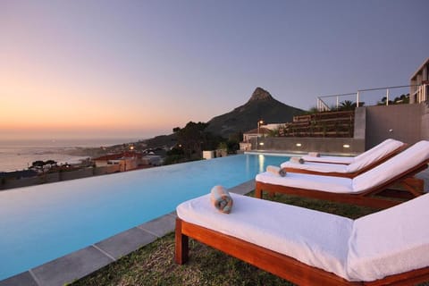 Camps Bay studio apartment - luxurious with stunning sea view Apartment in Camps Bay