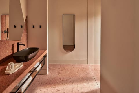 Noūs Santorini Resort in Mesaria