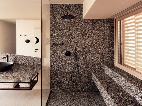 Noūs Santorini Resort in Mesaria