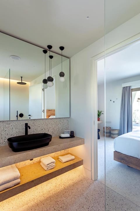 Noūs Santorini Resort in Mesaria