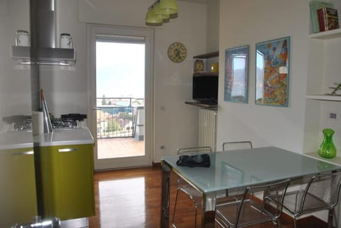 Terrace Lake View Apartment in Stresa