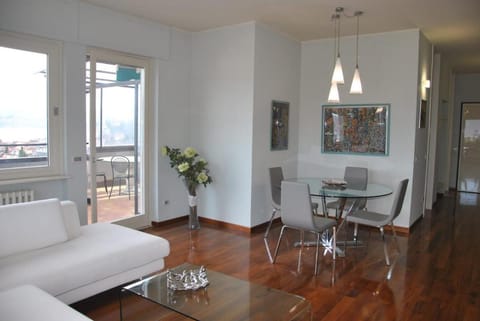 Terrace Lake View Apartment in Stresa