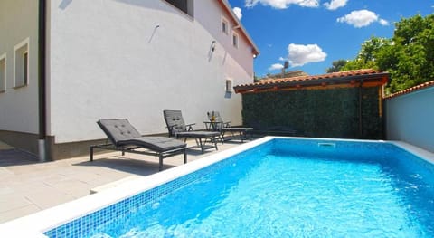 Apartment 1975 Apartment in Fažana