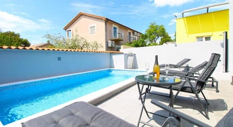 Apartment 1975 Apartment in Fažana