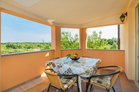 Apartment 1985 Apartment in Fažana