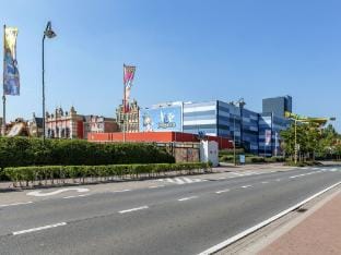 Relaxing Holiday Home in Adinkerke with Fenced Garden Vacation rental in De Panne