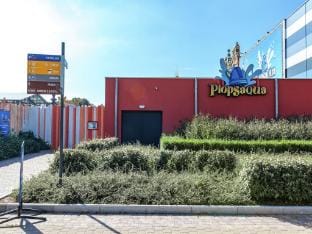 Relaxing Holiday Home in Adinkerke with Fenced Garden Vacation rental in De Panne