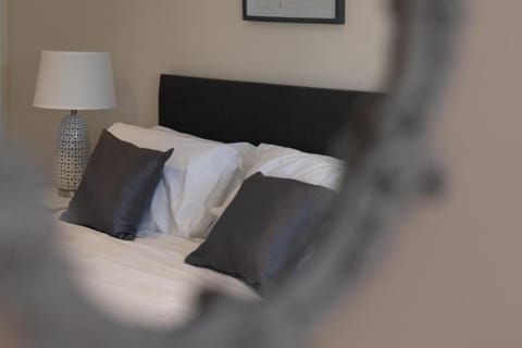 Maynor - Large Luxury House, Log Burner, Central Location Vacation rental in Wales