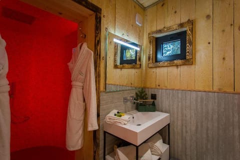 Domaine de l'Authentique Cabanes dans les arbres Vacation rental in Switzerland