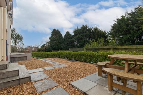 Maynor - Luxury House, Log Burner, Central Country House in Wales