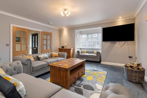 Maynor - Luxury House, Log Burner, Central Country House in Wales