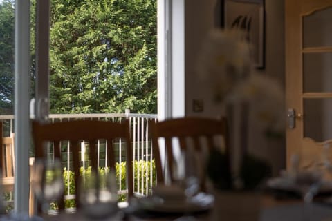 Maynor - Luxury House, Log Burner, Central Country House in Wales