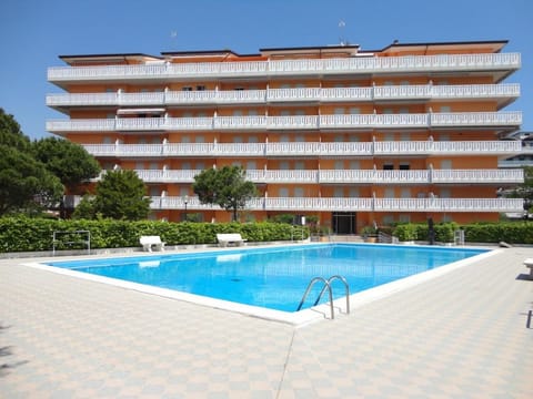 Great Apartment With Swimming Pool - Fantastic Location Apartment in Porto Santa Margherita