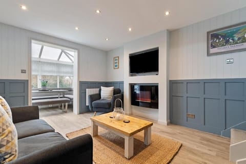 Cartwright's Cottage - Pool, Sports Courts, Park Country House in Saint Florence