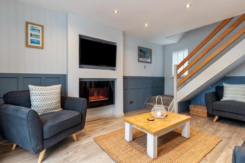 Cartwright's Cottage - Pool, Sports Courts, Park Country House in Saint Florence