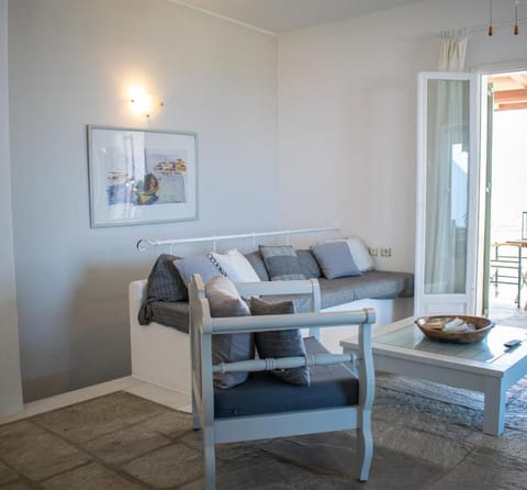 Villa 110 m2 in Agia Irini, walking distance to beach with pool access, 7 guests Villa in Paros, Greece