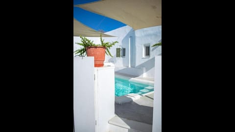 Cozy studio for 2 guests with 1 child or 3 adults - walking distance to beach Apartment in Paros, Greece