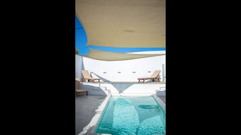 Cozy studio for 2 guests with 1 child or 3 adults - walking distance to beach Apartment in Paros, Greece