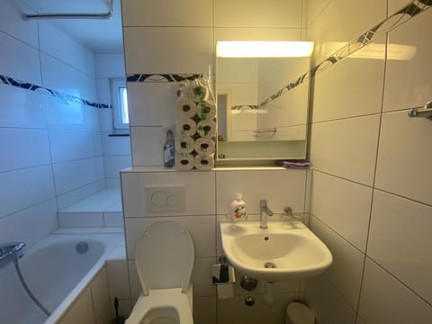 Full Guest House for You, Basel City center Apartment in Basel