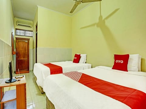 OYO Collection O 91125 Puri Dewa Bharata Hotel in Kuta Selatan