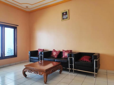 OYO 91112 Tara Kost Hotel in Kuta