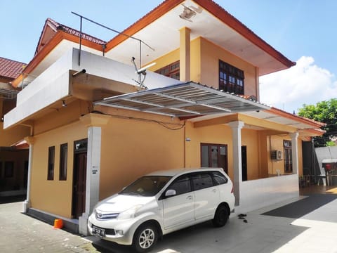 OYO 91112 Tara Kost Hotel in Kuta