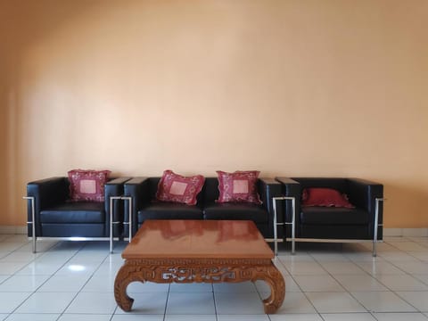 OYO 91112 Tara Kost Hotel in Kuta