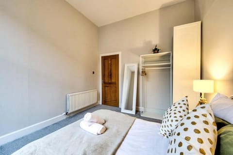 Stylish & Spacious 3 Bed Apt in West End Apartment in Glasgow