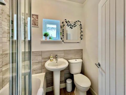 Johnson House - Contractors or Family Holidays Vacation rental in Cleethorpes