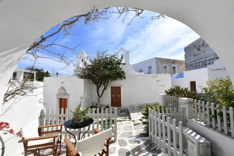 Kastro Cozy Guesthouse Apartment in Paros