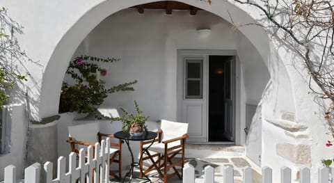 Kastro Cozy Guesthouse Apartment in Paros