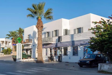 Parikia's Crossroad 3 Bedroom House Apartment in Paros