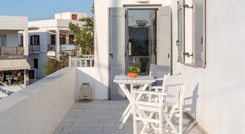 Parikia's Crossroad 3 Bedroom House Apartment in Paros