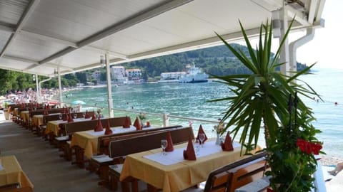 Family Room with Sea View Apartment in Dubrovnik-Neretva County