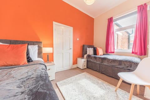 KING BED♡  LUXURY CITY CENTRE HOUSE Vacation rental in Barrow-in-Furness
