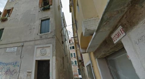 Ca' Dei Nomboli Canal View Apartment in San Marco