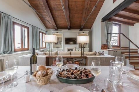 Ca' Grassi 3 Venetian Terrace Apartment in San Marco